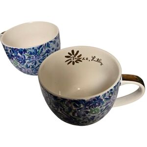 vintage Lilly Pulitzer ceramic mugs in Manetenance blue hidden lion  pattern